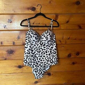 CUPSHE - black & white animal print swim